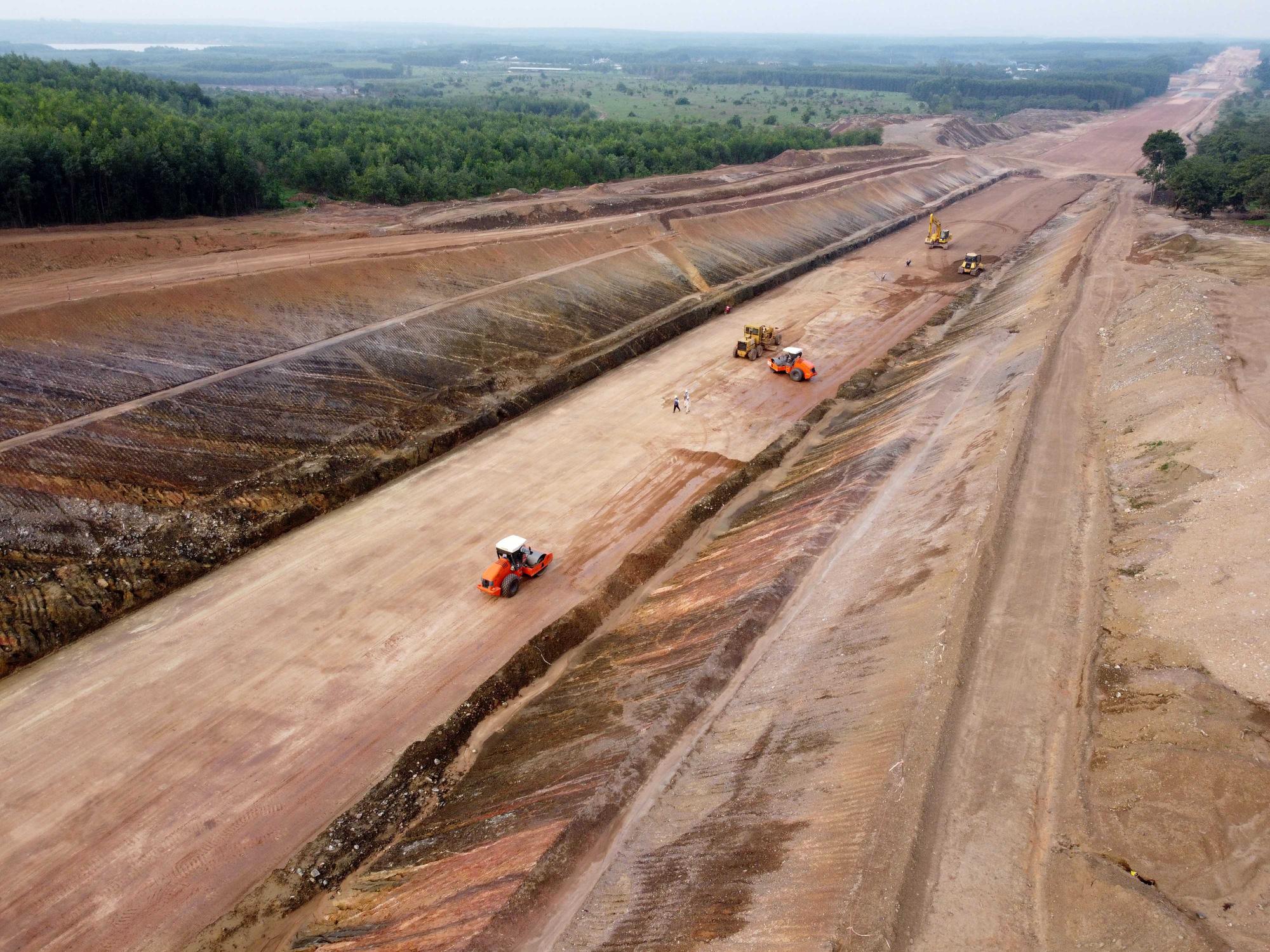 4 cao tốc dài 361km phải hoàn thành trong năm 2022